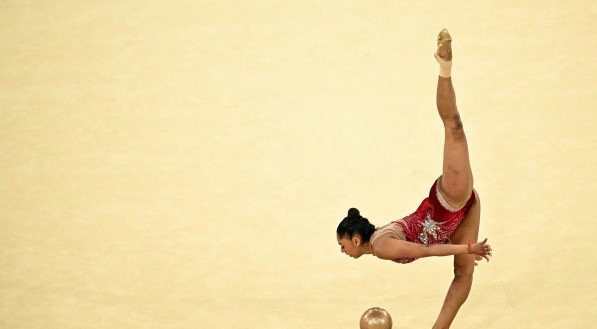 Bárbara Domingos representa o Brasil na ginástica artística olímpica