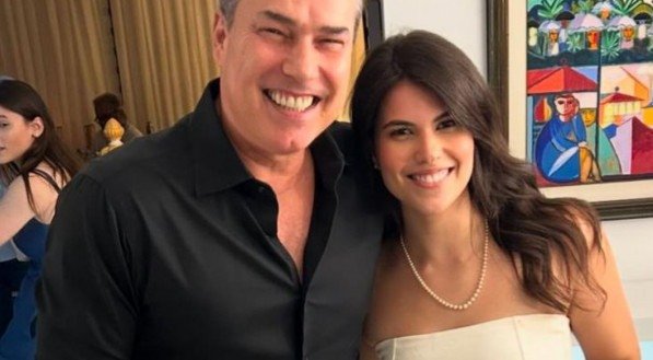 O empresário João Marinho celebrando com a filha Maria Paula, que casa dia 24 com George Mello