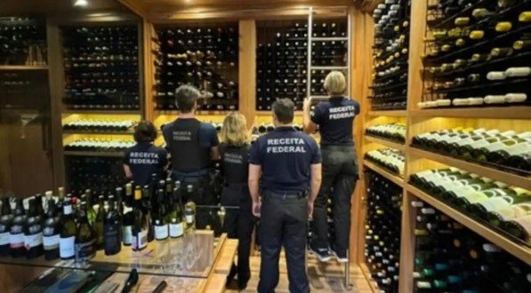 Imagem da adega de vinhos apreendidos