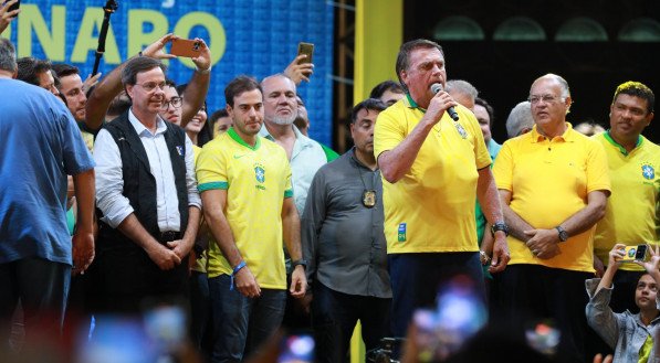 CARREATA BOLSONARO BOA VIAGEM. GILSON MACHADO.