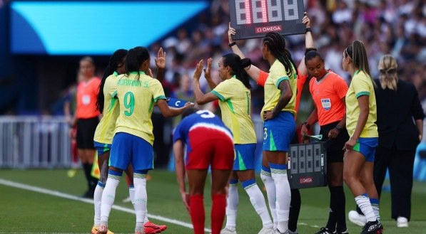 Imagem do jogo entre Brasil x EUA na final do futebol feminino nas Olimpíadas 2024