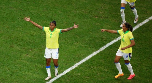 Imagem da jogadora do Brasil, Kerolin, em ação nos Jogos de Paris 2024