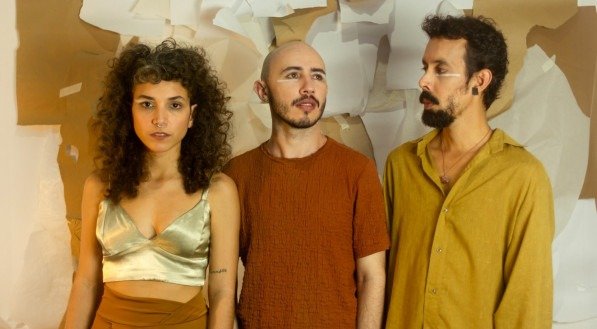 Jovens artistas estreiam em teatro no Recife