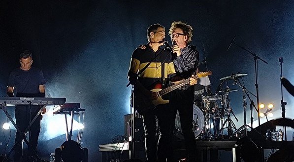 Com sucesso do Legião Urbana, apresentação empolgou fãs no Classic Hall