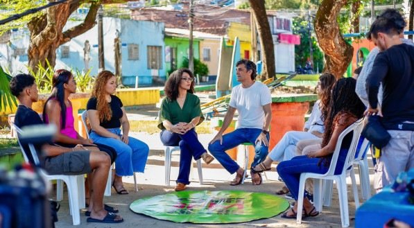 Daniel Coelho se reúne com jovens estudantes para ouvir propostas da propostas da juventude recifense