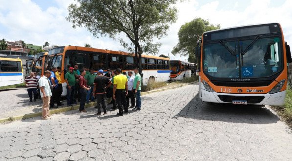 Greve dos rodovi&aacute;rios entrar&aacute; no segundo dia de movimento nesta ter&ccedil;a-feira (13)