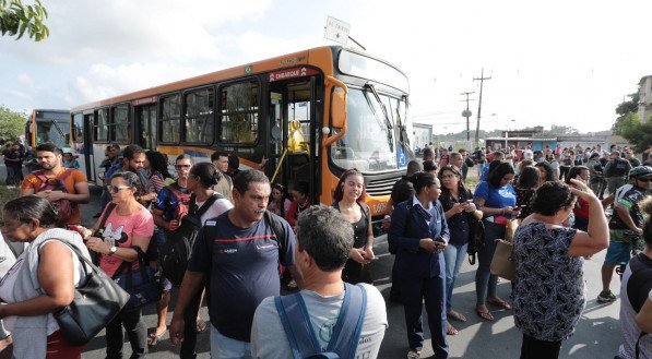 Acordo mediado pela Justi&ccedil;a do Trabalho coloca fim &agrave; greve dos rodovi&aacute;rios no Grande Recife