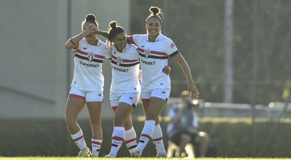 Atletas do São Paulo celebram vitória no Brasileirão Feminino