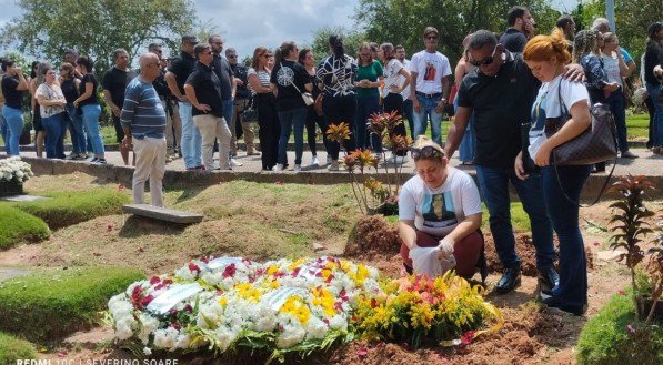 Enterro da delegada Patrícia Neves, morta na Bahia