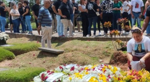 Enterro da delegada Patrícia Neves, morta na Bahia