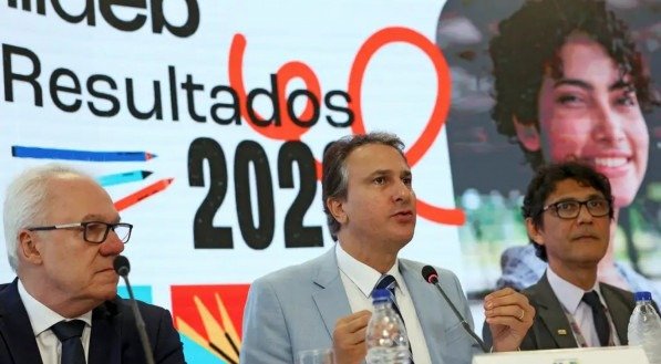 O ministro da Educação, Camilo Santana, o presidente do Instituto Nacional de Estudos e Pesquisas Educacionais Anísio Teixeira (Inep), Manuel?Palacios, e o Diretor de Estatísticas do INE Carlos Moreno divulgam os resultados do Ideb 2023