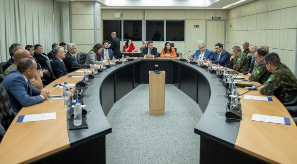 Durante o encontro, o grupo de parlamentares reafirmou o compromisso com a implantação das primeiras obras estruturais da Escola de Sargentos do Exército