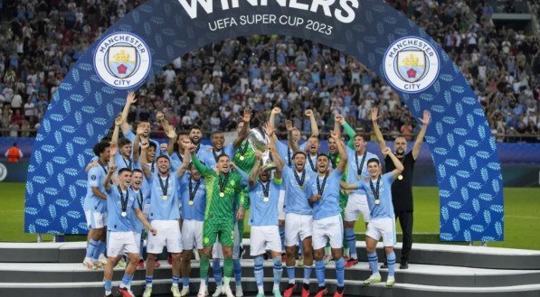 Manchester City celebra o título da Supercopa da UEFA em 2023