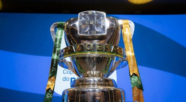 Foto da Taça Troféu da Copa do Brasil