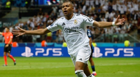 Kylian Mbappé celebra gol pelo Real Madrid