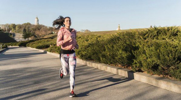 Benefícios da caminhada para o corpo: veja se ajuda a emagrecer