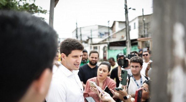 João Campos em agenda na Linha do Tiro, Zona Norte do Recife