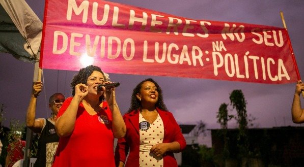 Dani Portela em ato na comunidade de Nova Morada, na Várzea