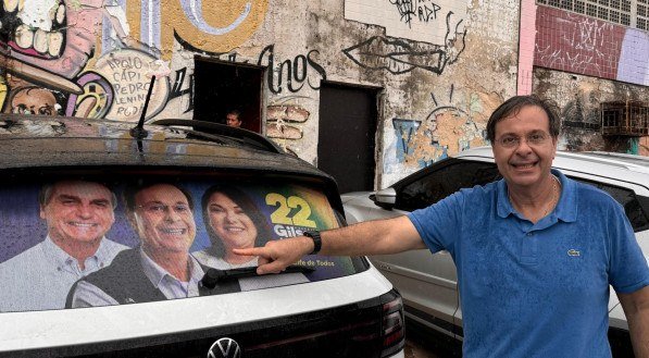 Gilson Machado participa de adesivaço de carros no Pina