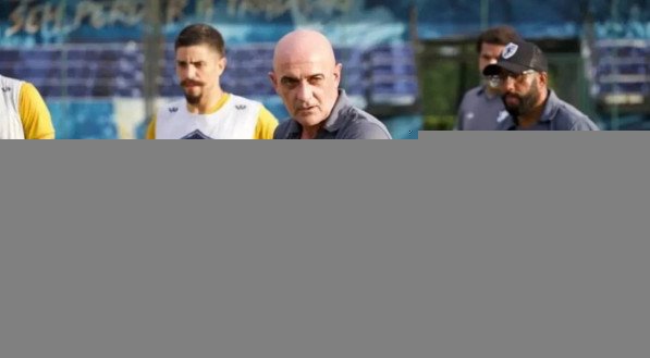 Imagem do técnico Itmar Schülle em treino do Retrô