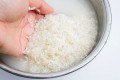 ÁGUA DE ARROZ NO CABELO
