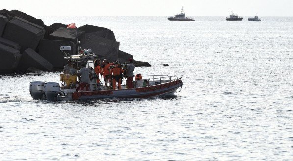 Na Itália, equipes de resgate buscam seis passageiros desaparecidos em naufrágio de iate