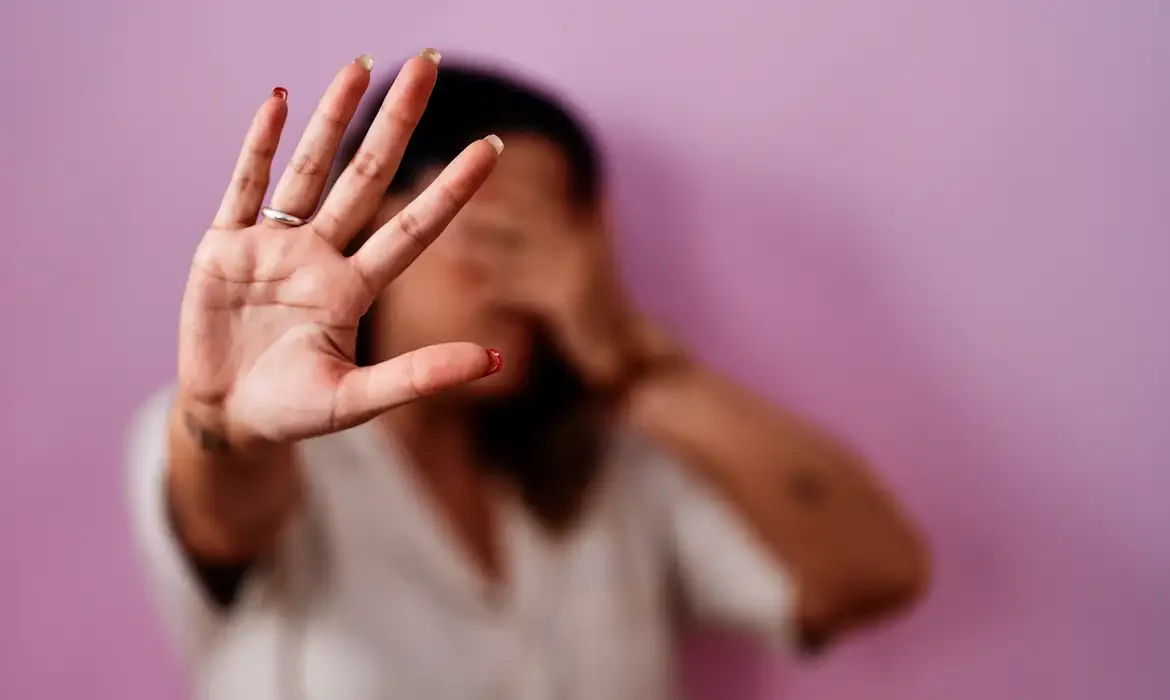 O mês de agosto é considerado de conscientização pelo fim da violência contra as mulheres