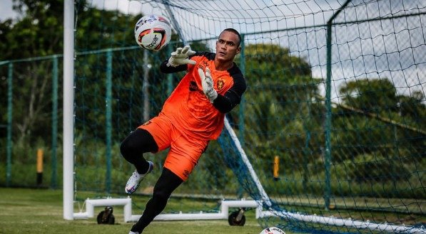 Imagem ilustra Renan, ex-goleiro do Sport