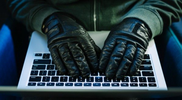 Migração da criminalidade: roubos nas ruas caíram, mas golpes digitais cresceram no País