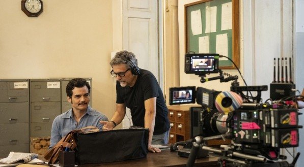 Cannes: Kleber Mendonça Filho conquista prêmio de direção por 'O Agente Secreto'
