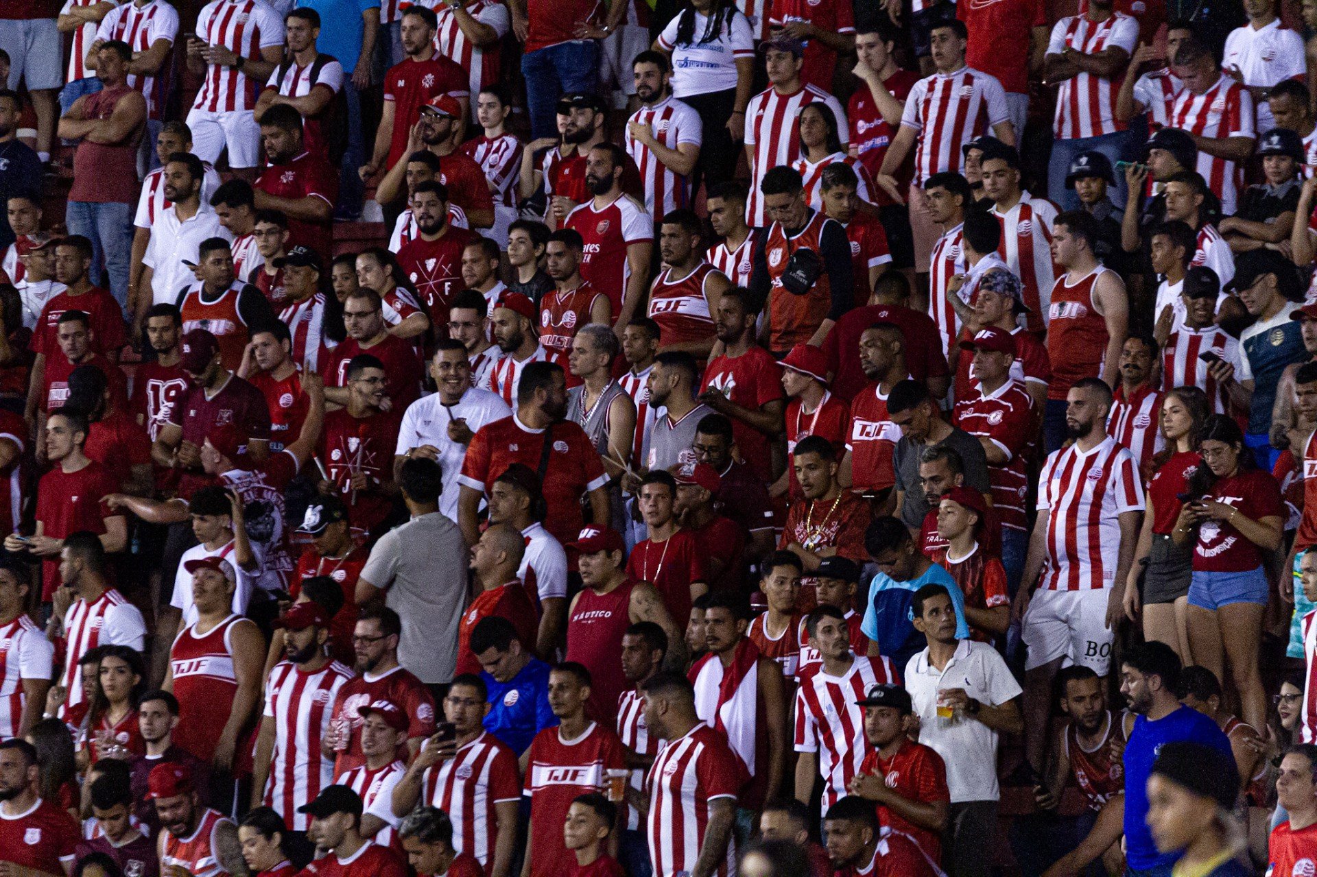 Imagem de torcedores do Náutico nos Aflitos
