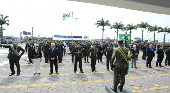 Dia do Soldado &eacute; marcado por homenagens no Col&eacute;gio Militar do Recife