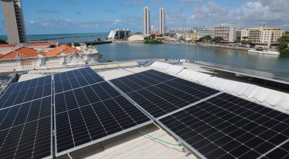 Somente em Pernambuco, a busca por cr&eacute;dito para autogera&ccedil;&atilde;o de energia solar passou de 465 contratos que somaram R$ 15,6 milh&otilde;es, em 2023, para 592 opera&ccedil;&otilde;es no valor total de R$ 17 milh&otilde;es, em 2024