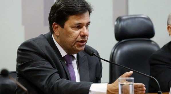 Deputado federal Mendon&ccedil;a Filho (Uni&atilde;o) criticou falas do prefeito do Recife, Jo&atilde;o Campos (PSB), sobre desempenho eleitoral do governo Raquel Lyra