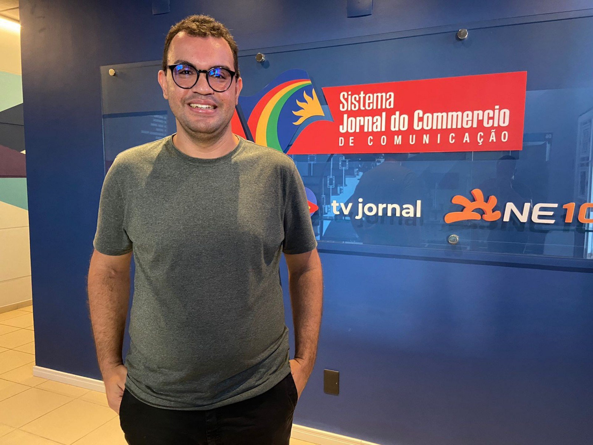 Thiago Lucas, chargista e ilustrador do Jornal do Commercio