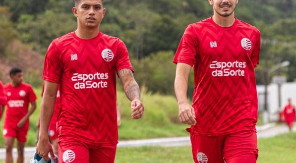 Imagem de Gustavo Maia e Marco Ant&ocirc;nio durante treino do N&aacute;utico