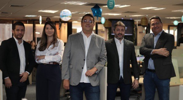 Eduardo Nascimento, Paula Carolina, Armando Nogueira, Sergio Moura e George Stupp, do Hub Nogueira Corretores
