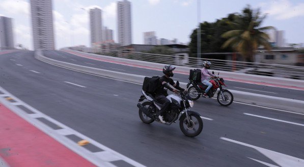 Em 2023, motociclistas representaram quase 40% das 34.881 mortes no tr&acirc;nsito do Pa&iacute;s, com um total de 13.521 &oacute;bitos, conforme dados do Datasus