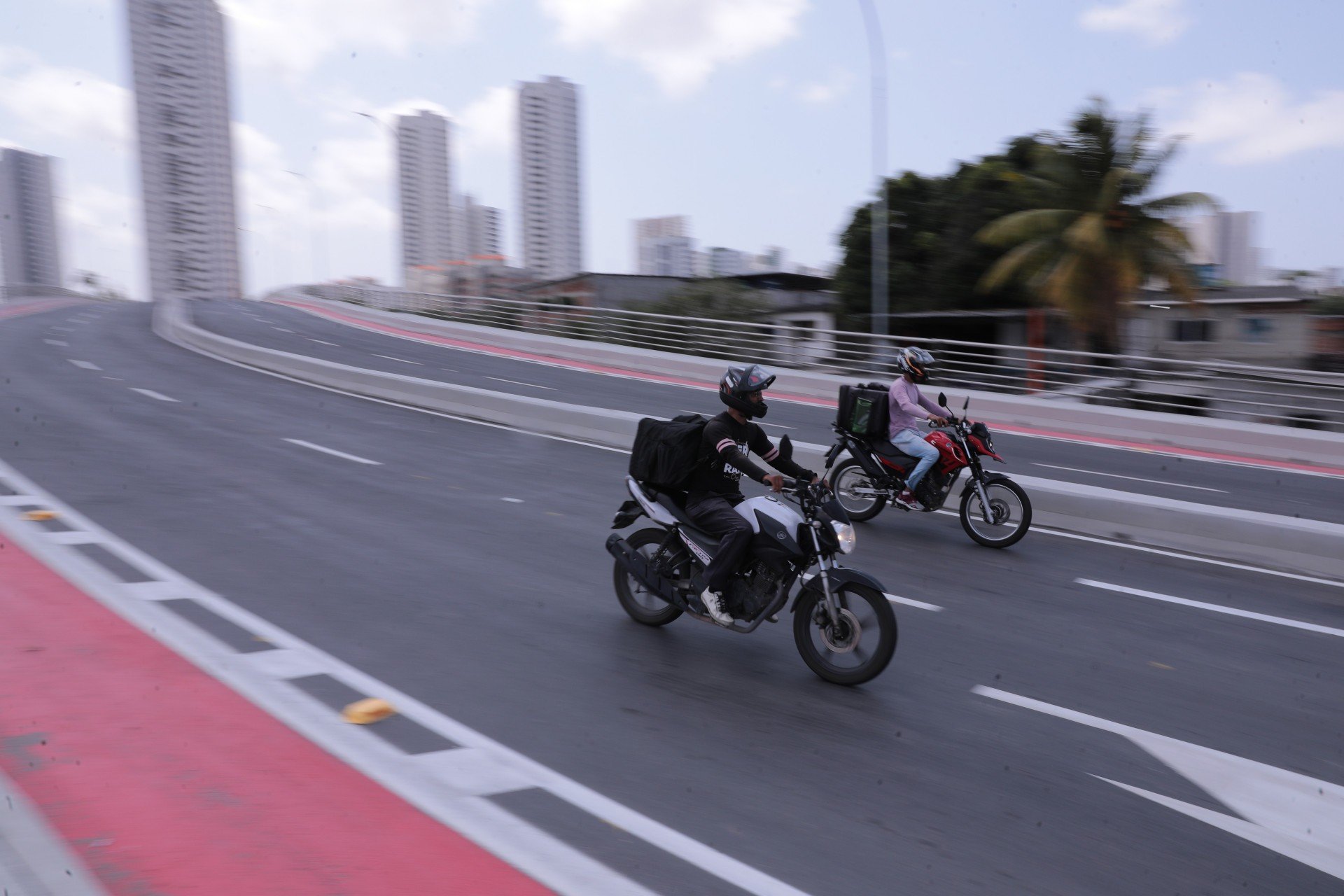 Em 2023, motociclistas representaram quase 40% das 34.881 mortes no tr&acirc;nsito do Pa&iacute;s, com um total de 13.521 &oacute;bitos, conforme dados do Datasus