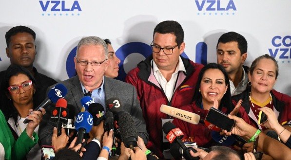 Advogado da líder opositora Corina Machado é detido na Venezuela
