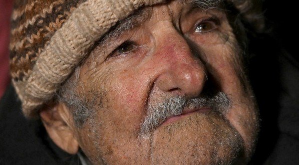 Mujica deixa o hospital com saúde 'frágil', diz médica