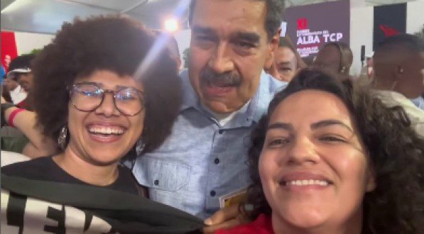 Rosa Amorim (&agrave; direita) e Nicol&aacute;s Maduro, na Venezuela