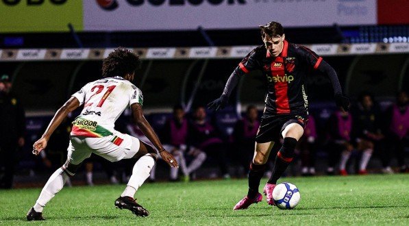 Imagem do atacante Barletta, do Sport, no jogo contra o Brusque