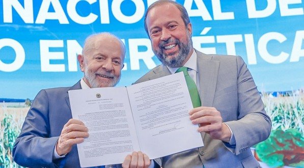 Luiz Inácio Lula da Silva e o Ministro de Minas e Energia, Alexandre Silveira