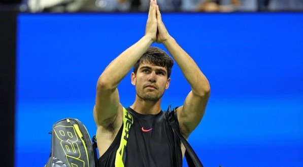 Imagem de Carlos Alcaraz após ser eliminado no US Open 2024
