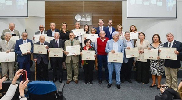 OAB homenageia nomes da advocacia de Pernambuco