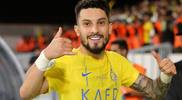 Alex Telles com a camisa do Al-Nassr