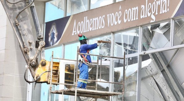 Início dos trabalhos de remoção de entulhos no Morro da Conceição