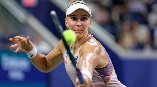 Imagem de Beatriz Haddad Maia em quadra no US Open 2024