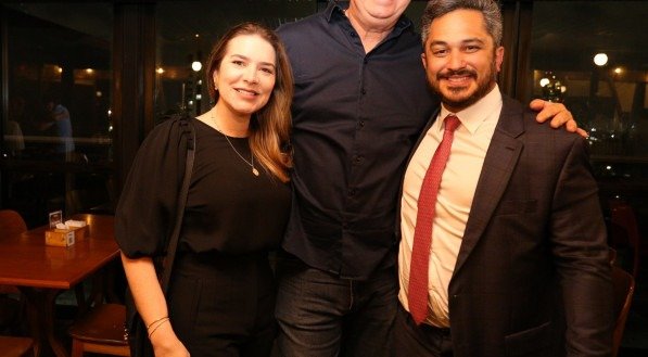 Os advogados Adriana Caribé, seu esposo Ademar Regueira e Pedro Avelino, no Moendo na Laje